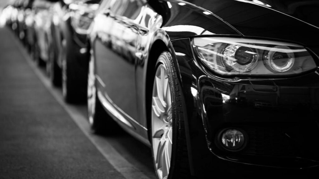 44 de persoane păcălite prin anunțuri false de vânzari auto. Prejudiciu de peste 535.000 de lei