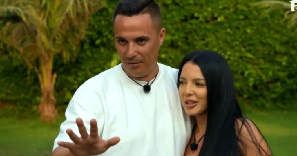 Cerere în căsătorie pe „Insula Iubirii”: George Vornicu a îngenuncheat în fața Ionelei Coșa