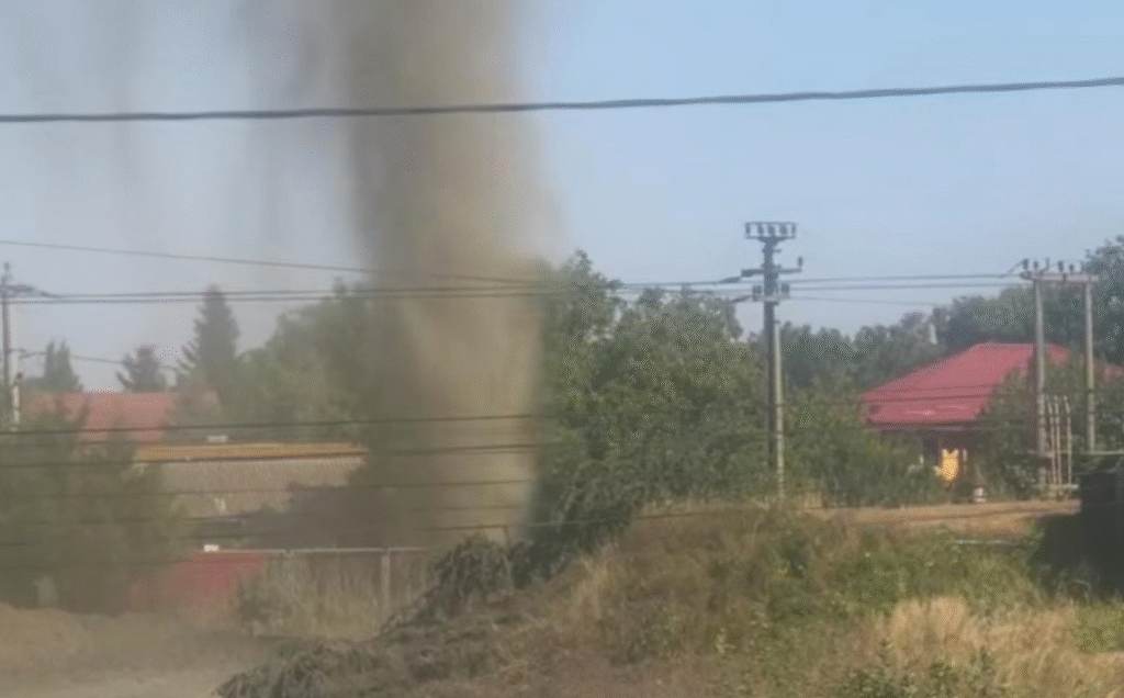 Crater de 25 de metri apărut în Ialomița după spargerea unei pungi de gaz subterane