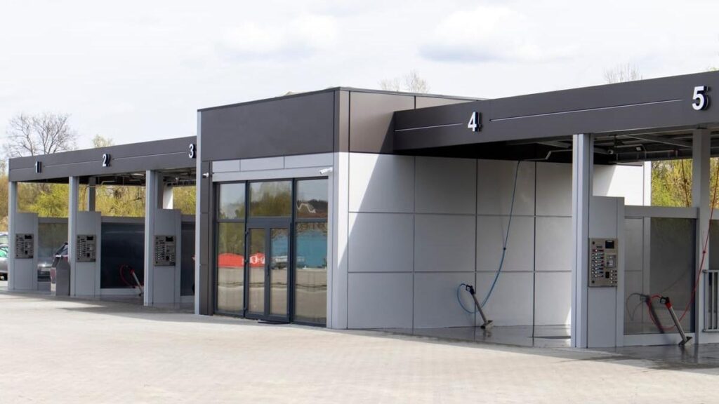 De câte piste self service ai nevoie pentru o spălătorie auto profitabilă?
