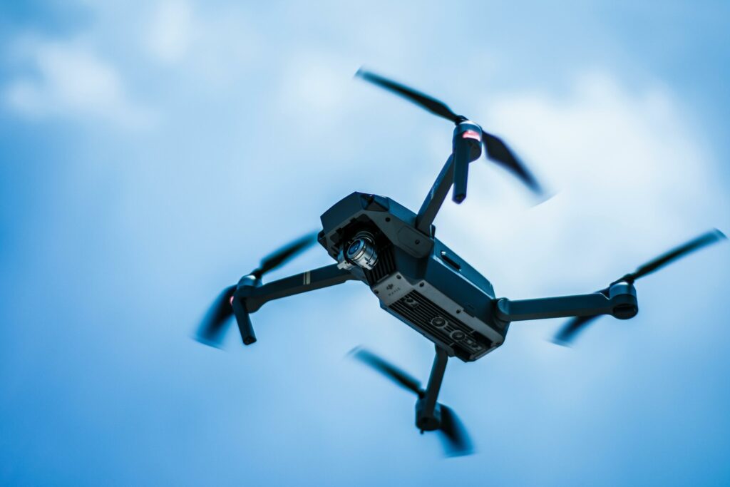 Dronele pentru detectarea construcțiilor ilegale vor fi operate de entități autorizate