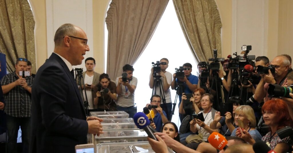 Fostul președinte al Parlamentului Ucrainei, Andri Parubi, a murit după ce a fost împușcat, pe stradă, la Lviv
 