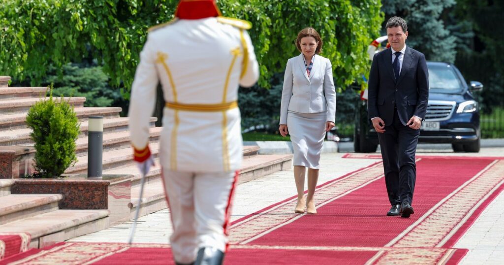 Preşedintele Nicuşor Dan efectuează o vizită oficială în Republica Moldova, cu prilejul Zilei Limbii Române. Evenimentele la care participă alături de Maia Sandu