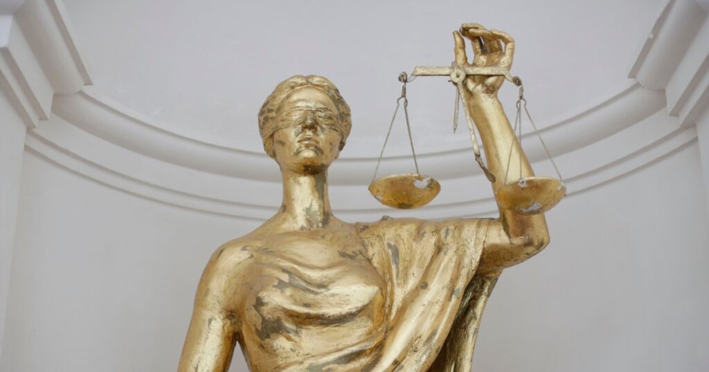 Proteste în Justiție față de noua lege a pensiilor speciale. Magistrații din București și din țară suspendă activitatea