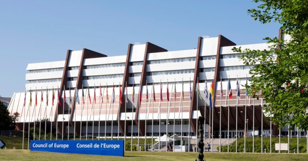 România a făcut progrese limitate în combaterea corupției la nivel guvernamental și în forțele de ordine