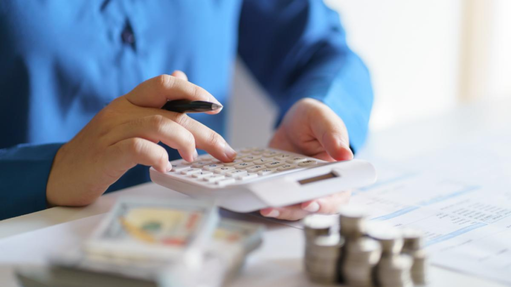 România plătește dobânzi de 10 miliarde de euro în 2025
