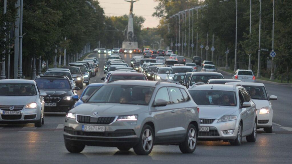 Românii cu mașini vechi, loviți de creșterea impozitului auto în 2026