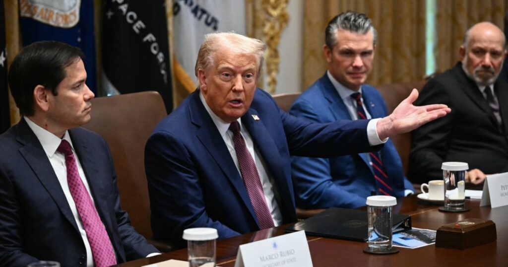 Trump vorbește despre un posibil „război economic” dacă Rusia nu face pași spre pace