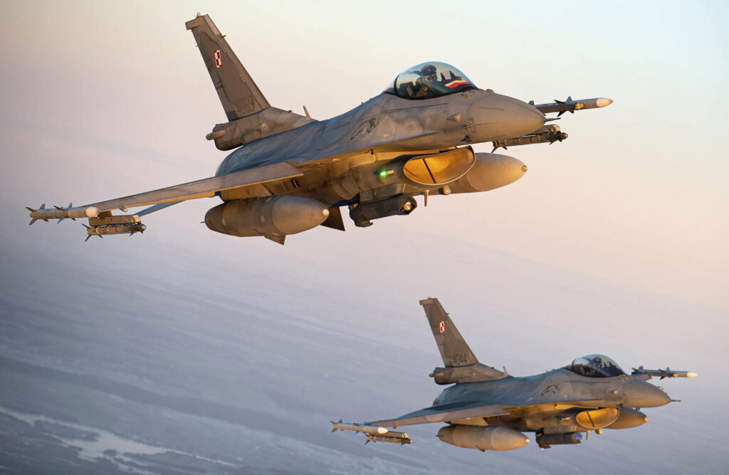 Un pilot polonez a murit după prăbușirea unui avion F-16 în timpul repetițiilor la Radom Air Show
