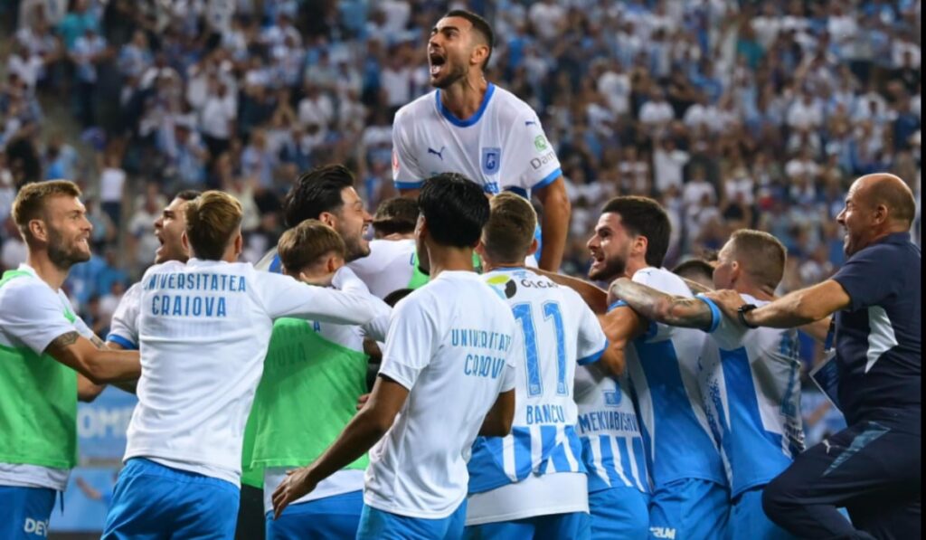 Jucătorii de la echipa Universitatea Craiova după calificare