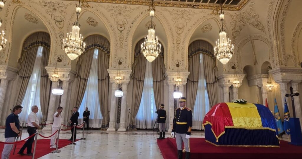 Zi de doliu național. Fostul președinte, Ion Iliescu, înmormântat cu onoruri militare la Cimitirul Ghencea III
