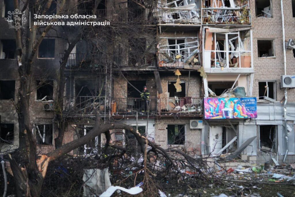Ziua 1284 Atac masiv în Dnipropetrovsk și Zaporojie. Case în flăcări, o persoană a murit. Parlamentar ucrainean, ucis în stradă (Foto & Video)