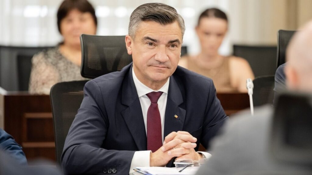 Mihai Chirica, răspuns șocant în ședința primăriei Iași: „Să vă duceți să hrăniți urșii. Sfatul meu este să fumați puțin și să beți puțin”