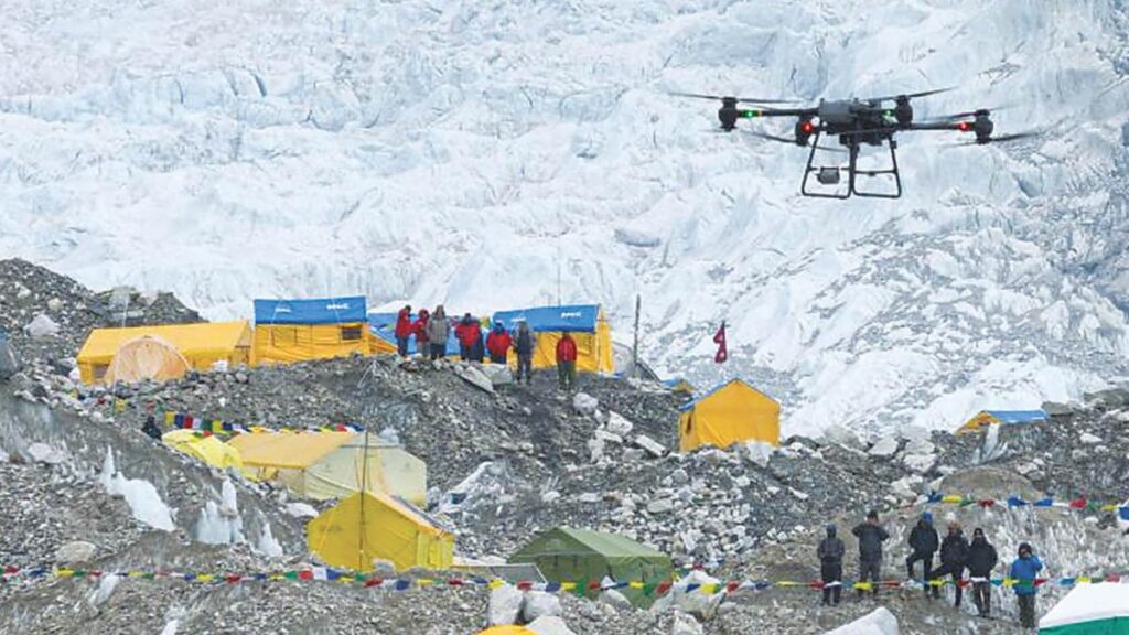 „angajate” ca gunoieri, pe Everest
