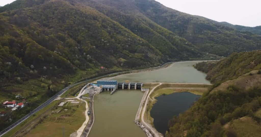 AUR depune moţiune simplă pe tema securităţii energetice: hidrocentralele începute înainte de 1989, obstrucţionate de politici de mediu