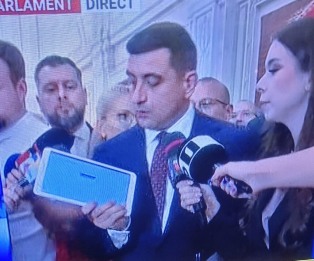 AUR protestează în Parlament