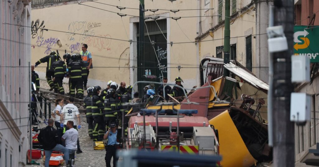 Accident de coșmar în Lisabona: celebrul funicular Gloria a deraiat. 15 morți, iar numărul victimelor crește