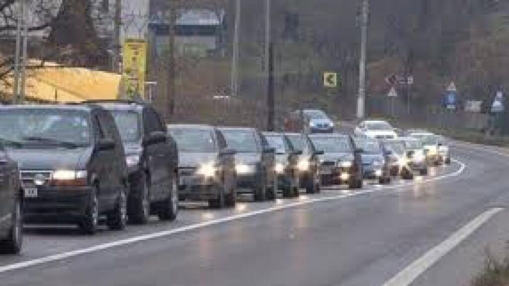 Aglomerație pe Valea Prahovei, între Azuga și Bușteni