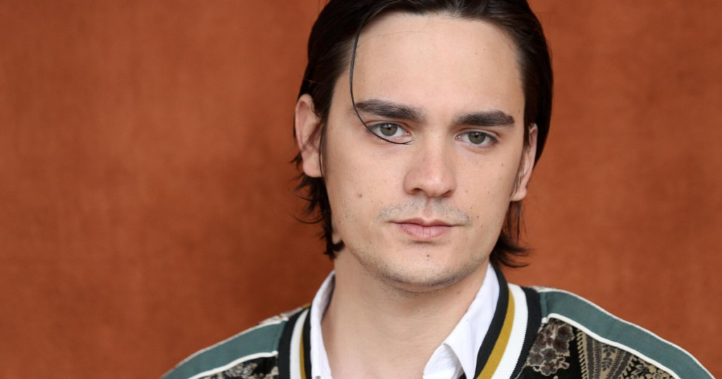 Alain-Fabien, fiul lui Alain Delon, îi dă în judecată pe cei doi frați ai săi pentru a anula testamentul marelui actor