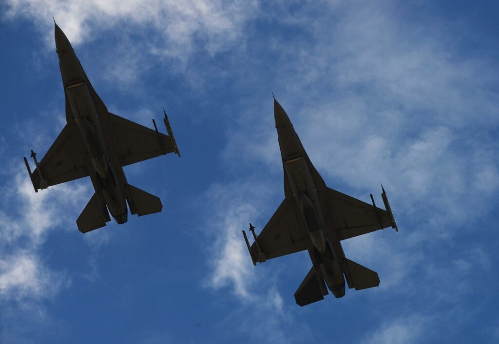 Alertă aeriană în Tulcea: Dronă urmărită de două avioane F-16. Ministrul Apărării spunea că vom acționa ca Polonia. Zelenski: E o extindere a războiului Alertă aeriană în Tulcea: Dronă urmărită de două avioane F-16. Ministrul Apărării spunea că vom acționa ca Polonia. Zelenski: E o extindere a războiului