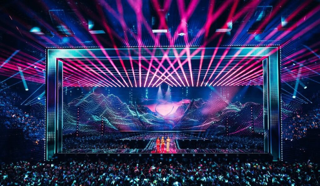 Sala plină de oameni în care s-a desfășurat concursul Eurovision în 2025