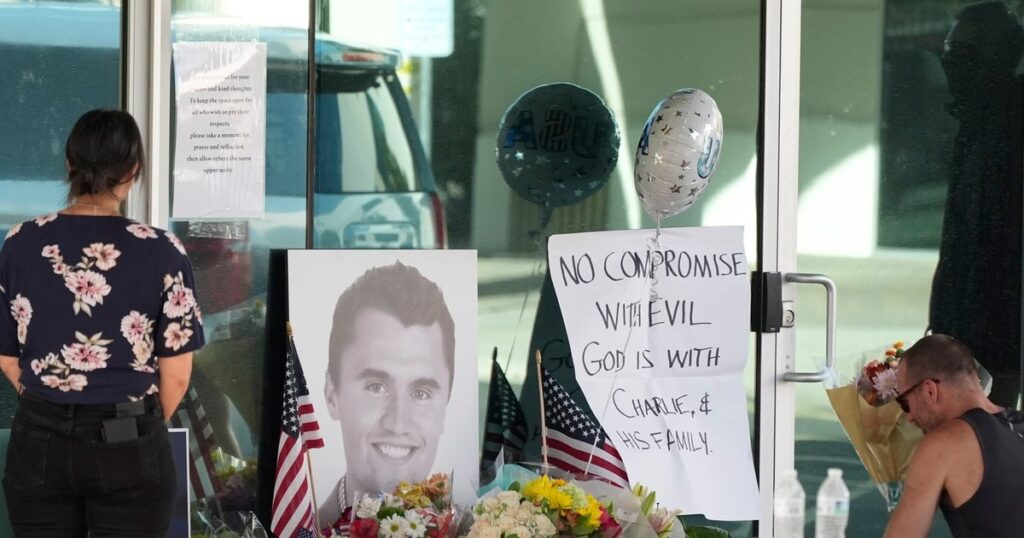 America, în genunchi. Uciderea lui Charlie Kirk aruncă o lumină cruntă asupra unei politici frânte și radicalizate - analiză BBC