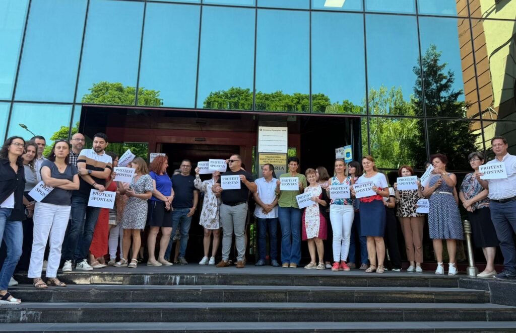 Angajații din finanțe ies în stradă. Au 10 revendicări, între care digitalizare și salarii motivante