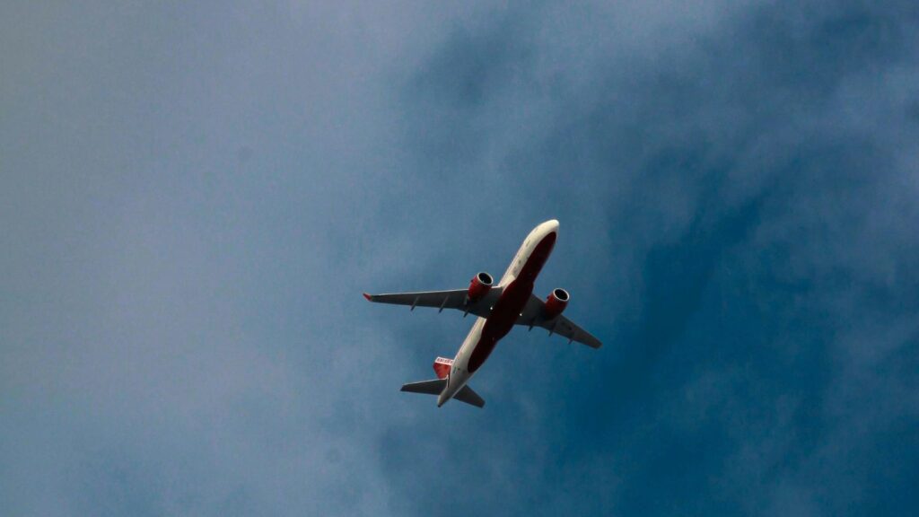 Bătaie între 30 de pasageri pe un zbor HelloJet de la Tel Aviv la București