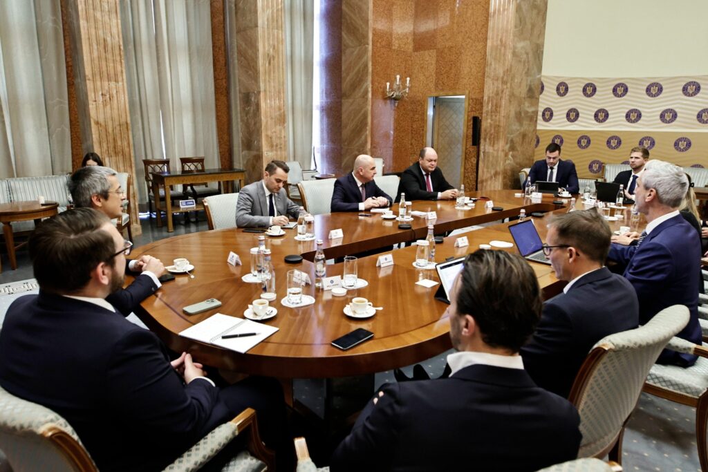 Bolojan, discuții cu investitorii internaționali despre situația fiscal-bugetară a României