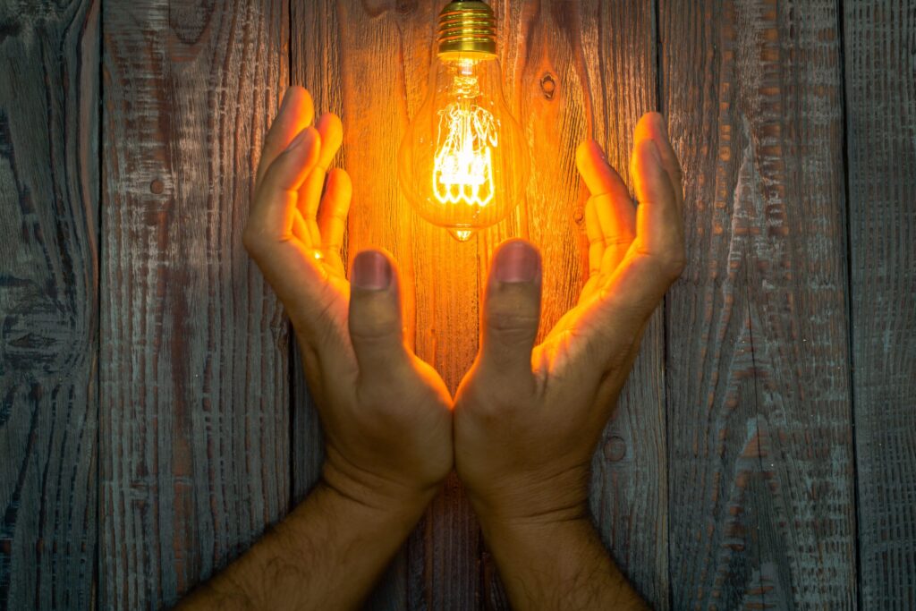 Când vor începe să scadă facturile la energie. Anunț de la Guvern