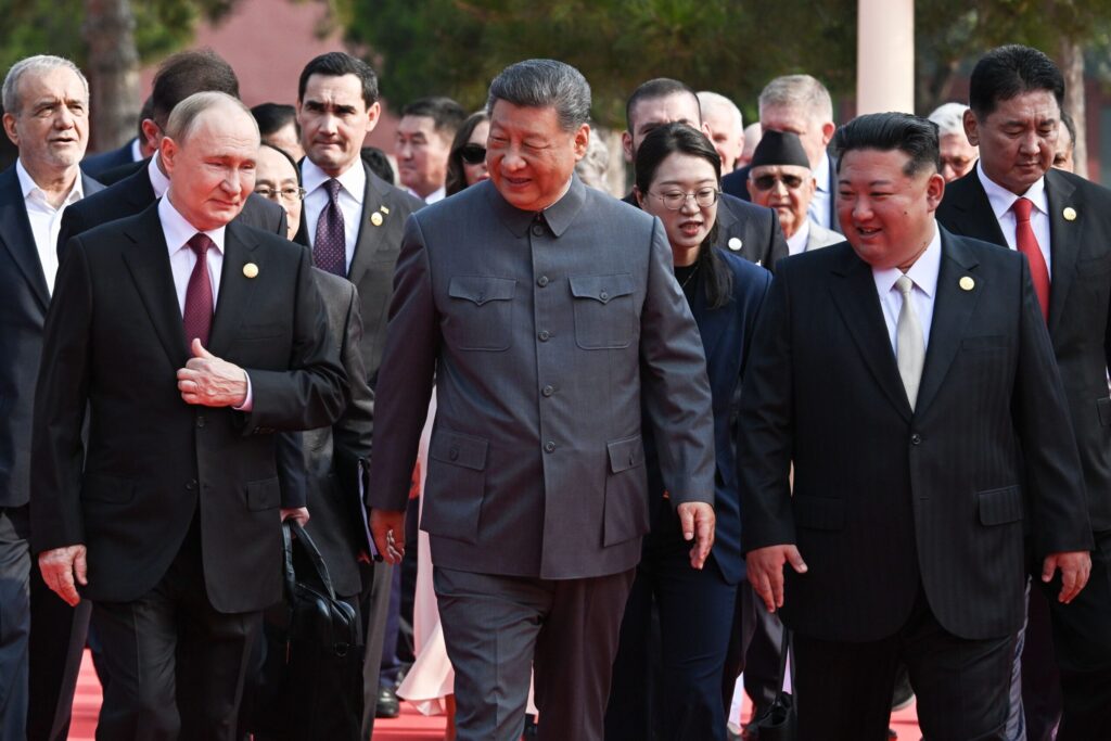 Care a fost miza pentru China și ceilalți autocrați să aibă în poză cât mai mulți reprezentanți, chiar și „foști" care îmbătrânesc urât și plini de ură Interviu