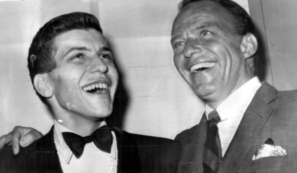 Frank Sinatra și Frank Sinatra Jr la New York pe 13 septembrie 1963
