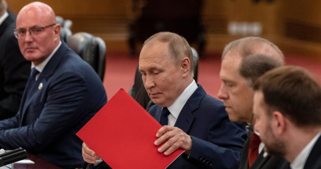 China și Rusia semnează un acord pentru construirea unei noi conducte de gaze siberiene