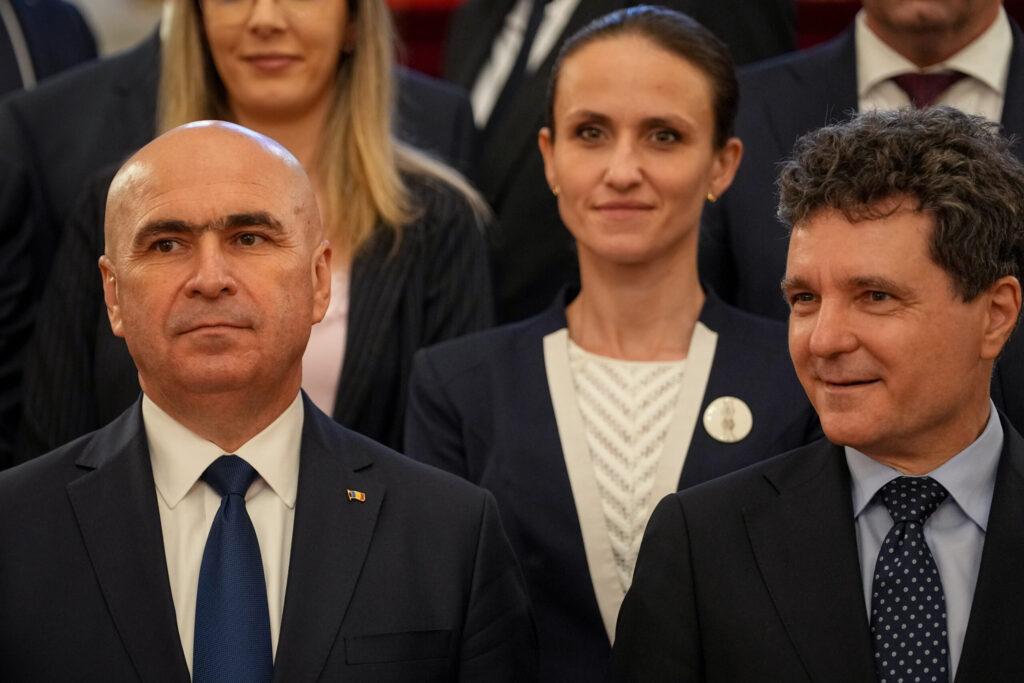 Coaliția ar trebui să asigure votul în Parlament