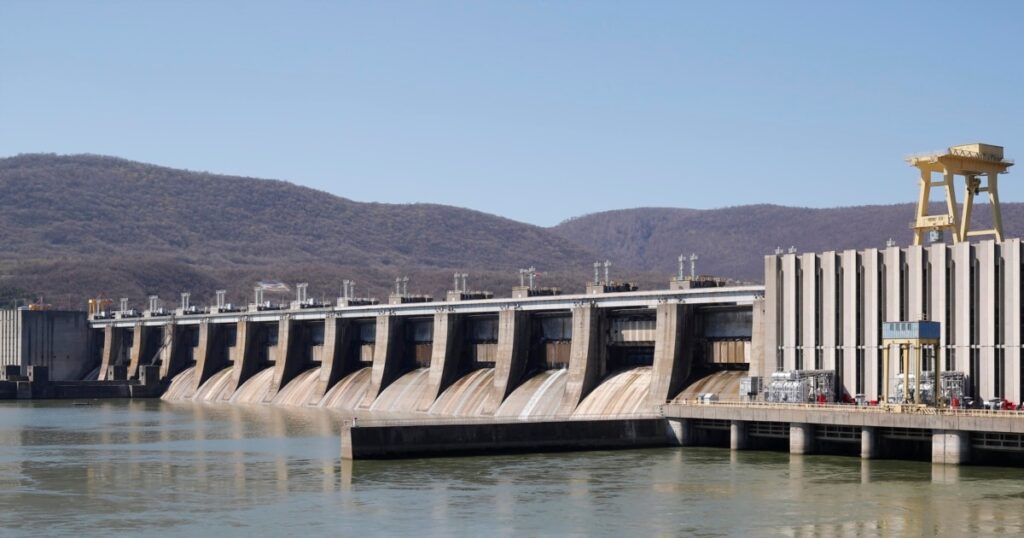 Comisia Europeană cere reluarea selecției directorilor la Hidroelectrica și Complex Energetic Oltenia. România riscă să piardă bani din PNRR