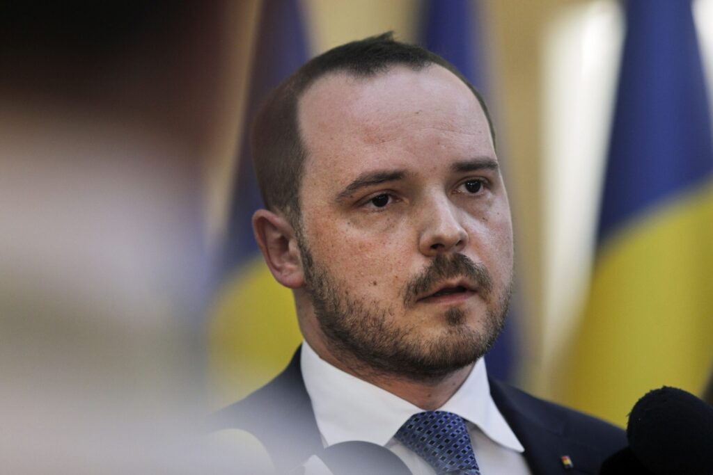 Conferință cu teorii conspiraționiste la Brașov. Ministrul Sănătății cere sancțiuni pentru medicii implicați