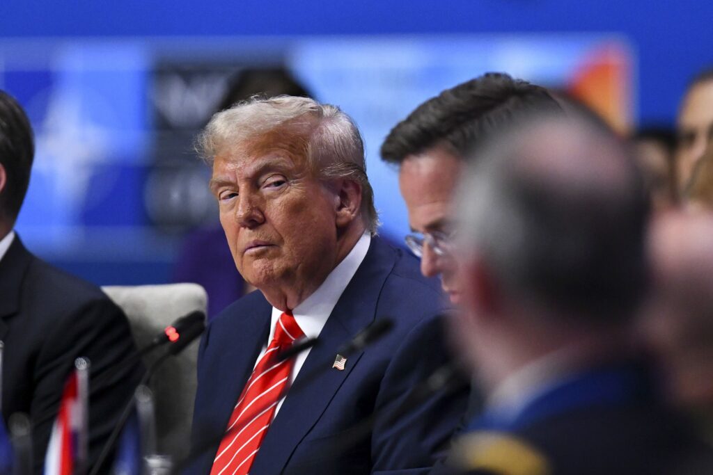 Credibilitatea lui Trump, în colaps după atacurile din Qatar și Polonia