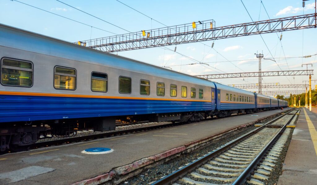 Tren pe sine Romania, CFR