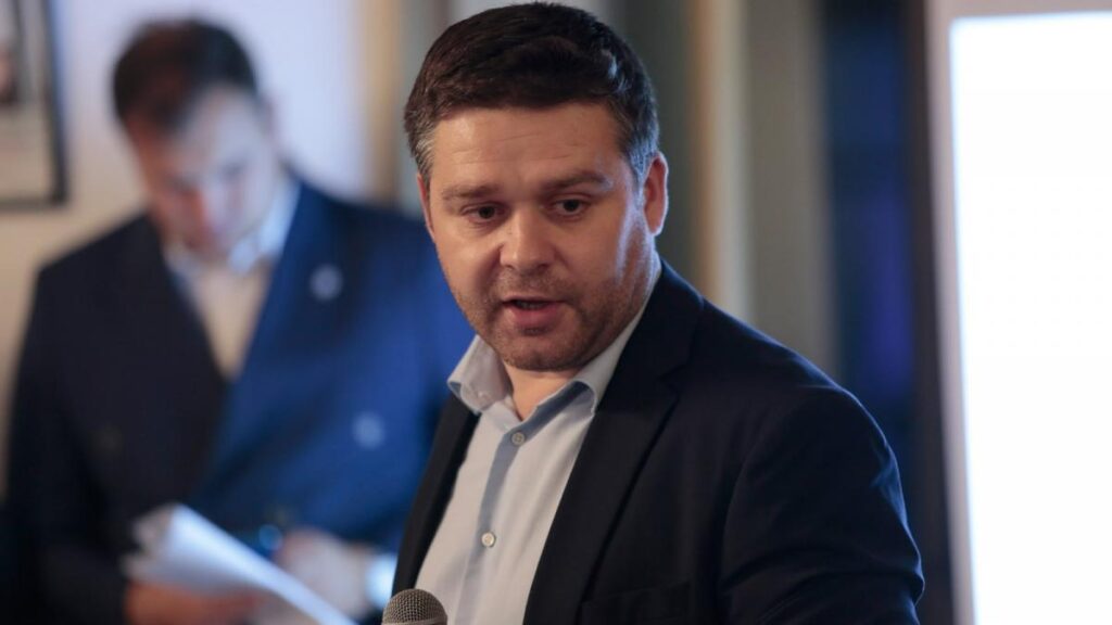 Deficitul real este de circa 10% din PIB, iar atacurile PSD pun în pericol stabilitatea țării