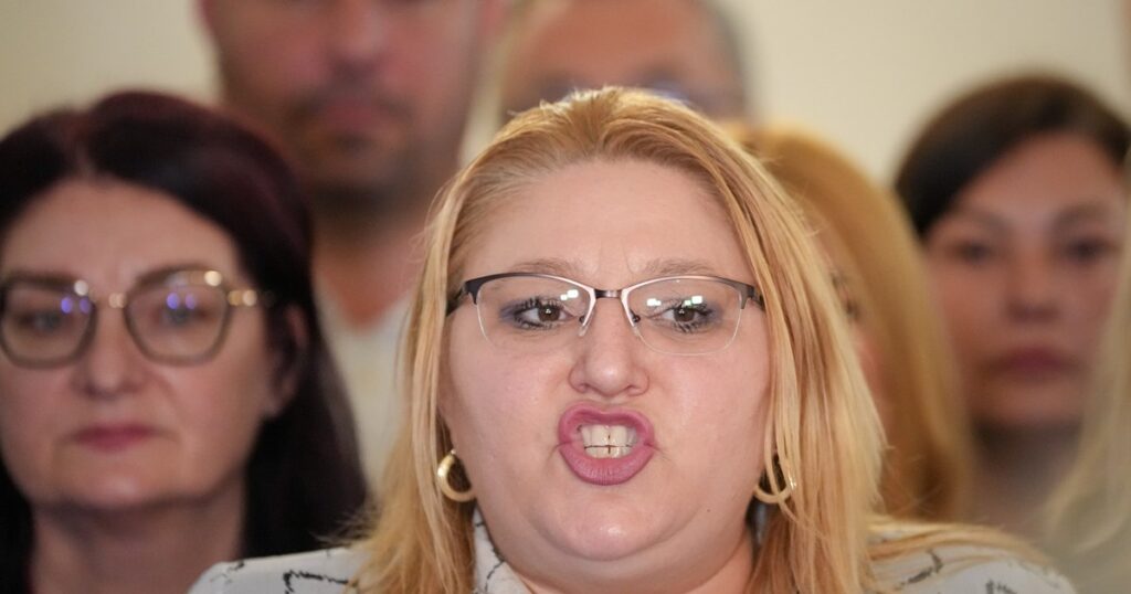 Diana Șoșoacă, revoltată după cererea de ridicare a imunității: „Cu ce să mă ia, cu macara? Vin cu tancul”
