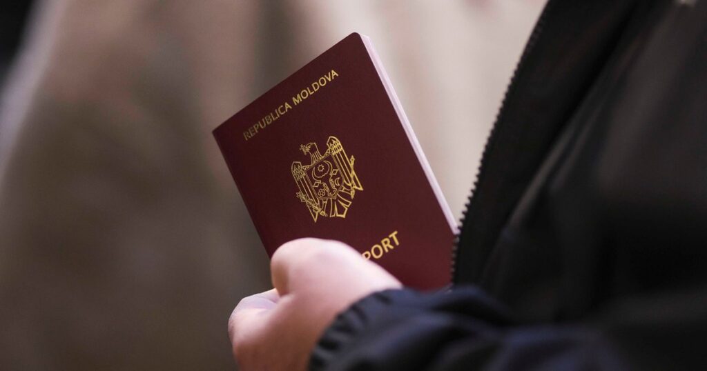 Diaspora moldovenească, crucială în alegerile parlamentare. Cum vrea Kremlinul să-i influențeze votul