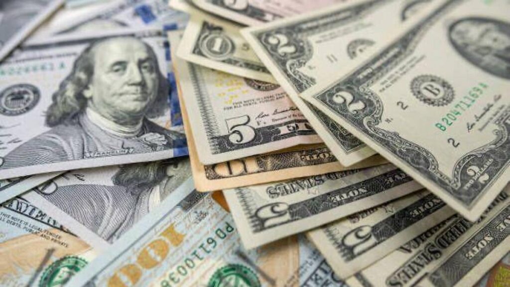 Dolarul rămâne stabil în timp ce traderii așteaptă datele privind inflația din SUA și reuniunea BCE