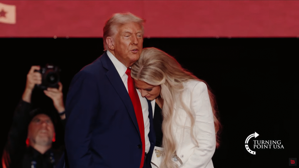 Donald Trump a pus crima lui Kirk pe seama „radicalilor de stânga” / Moment emoționant alături de văduva lui Kirk