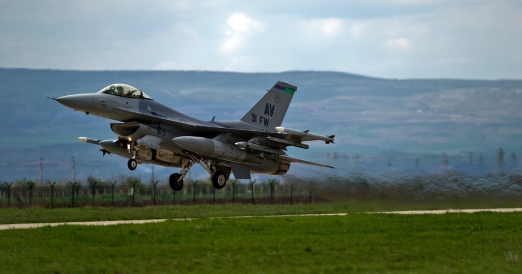 Dronă interceptată în spațiul aerian al României. Două avioane F16, ridicate de la Baza Fetești pentru monitorizarea situației