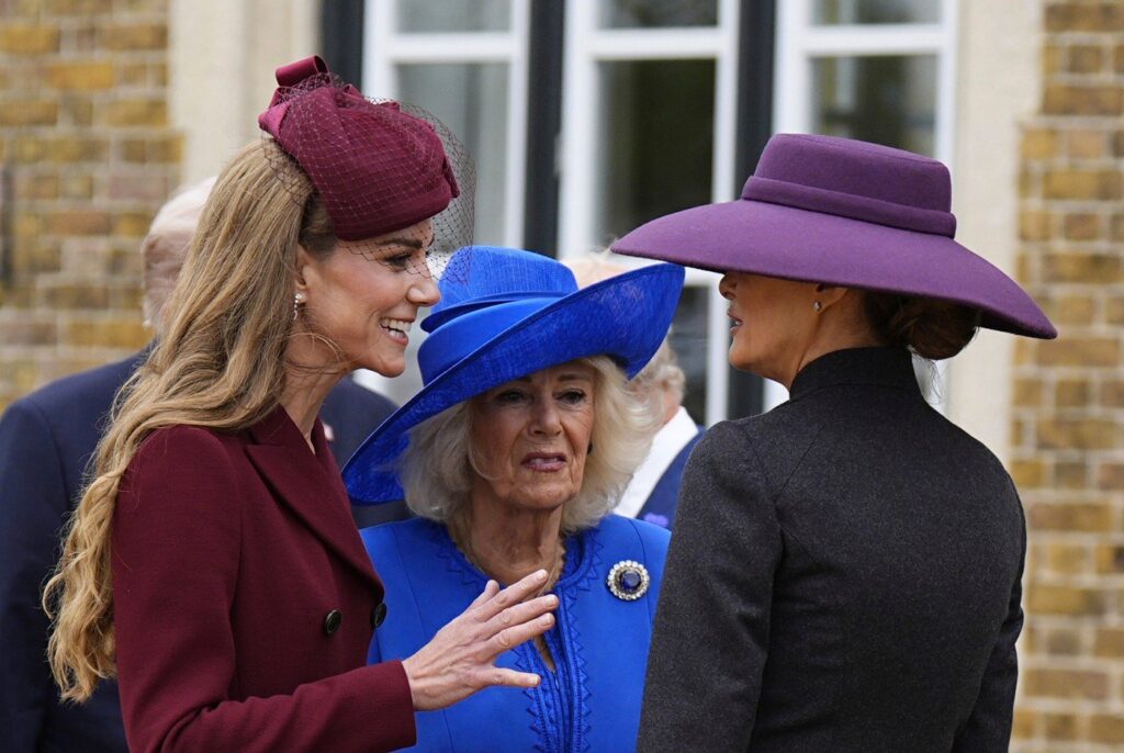Duelul ținutelor dintre Kate Middleton și Melania Trump. În timp ce prințesa de Wales a purtat o rochie de 2.330 lire sterline, prima doamnă a ales un costum haute couture