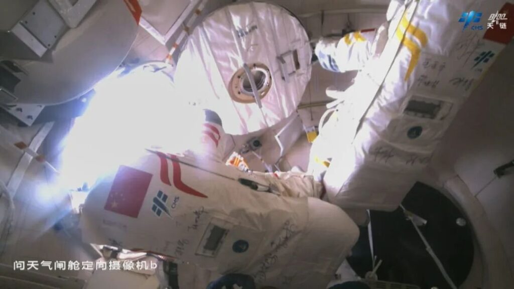 Echipajul Shenzhou-20 a realizat a patra ieșire din modul