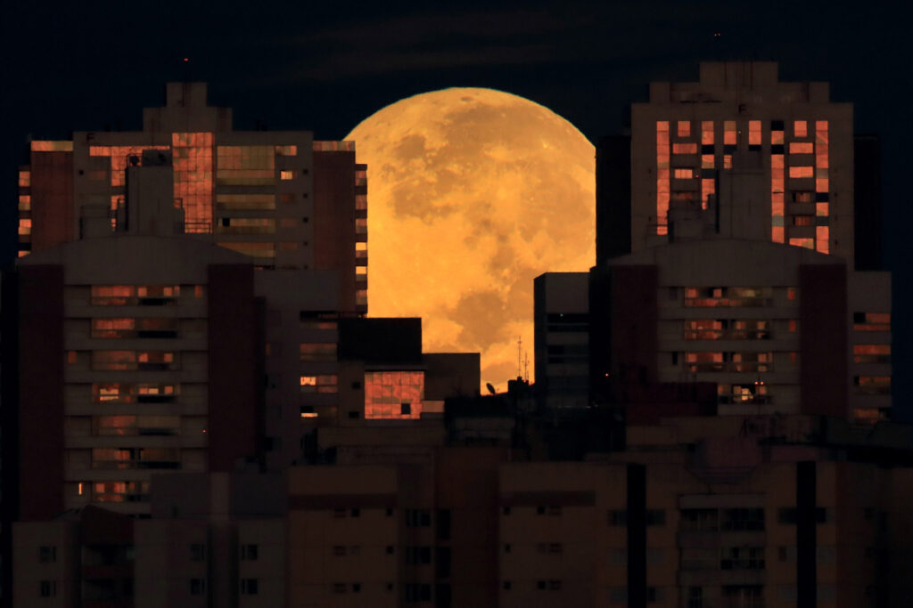 Eclipsă totală de Lună duminică, 7 septembrie 2025. „Luna Sângerie” va fi vizibilă și în România