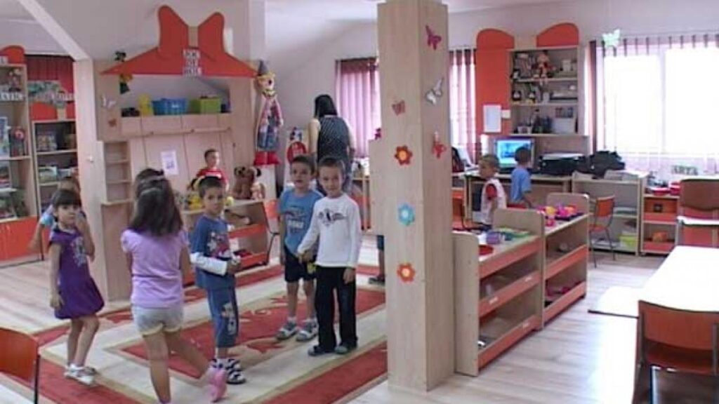 Educatoarea din Timișoara de la grădinița privată unde un copil a murit înecat a fost arestată