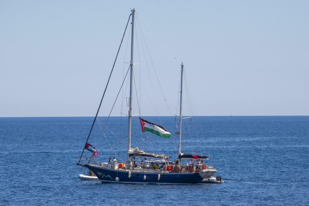 Flotila din Gaza susține că a doua navă a fost lovită de o dronă
