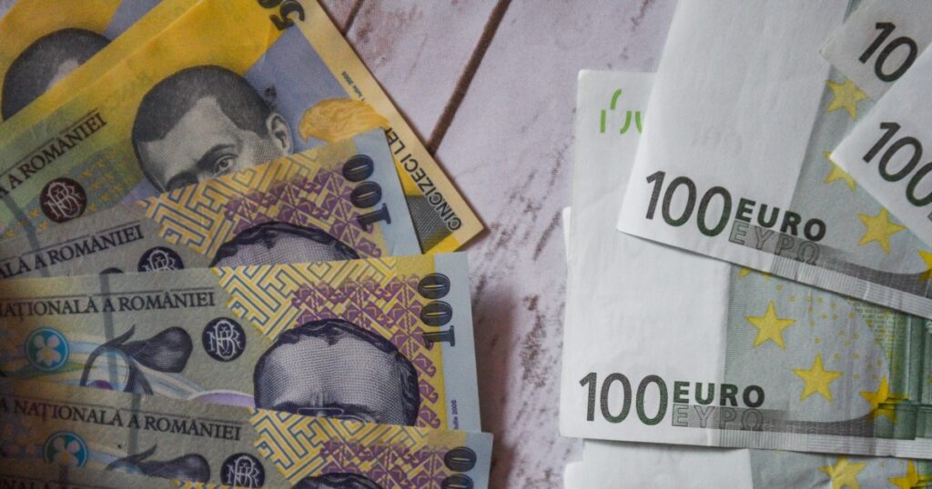 Deficitul bugetar în primele nouă luni, 5,39% din PIB. Creștere de peste 1% față de aceeași perioadă a anului trecut Guvernul a cheltuit în primele opt luni cu 86 de miliarde de lei mai mult decât a încasat. Deficitul bugetar: 4,54% din PIB